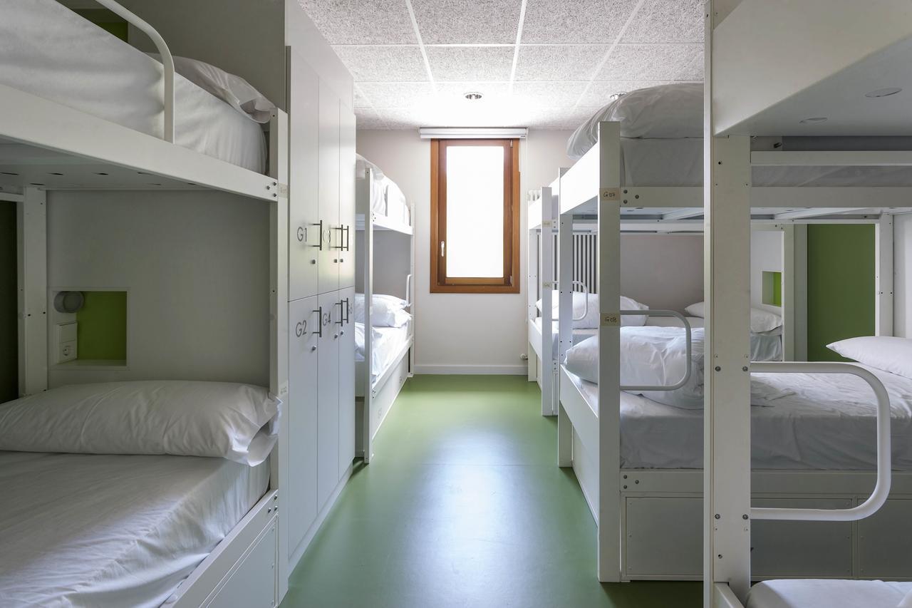 Youth Hostel Non Stop Inn By Irrisarri Land Igantzi Ruang foto